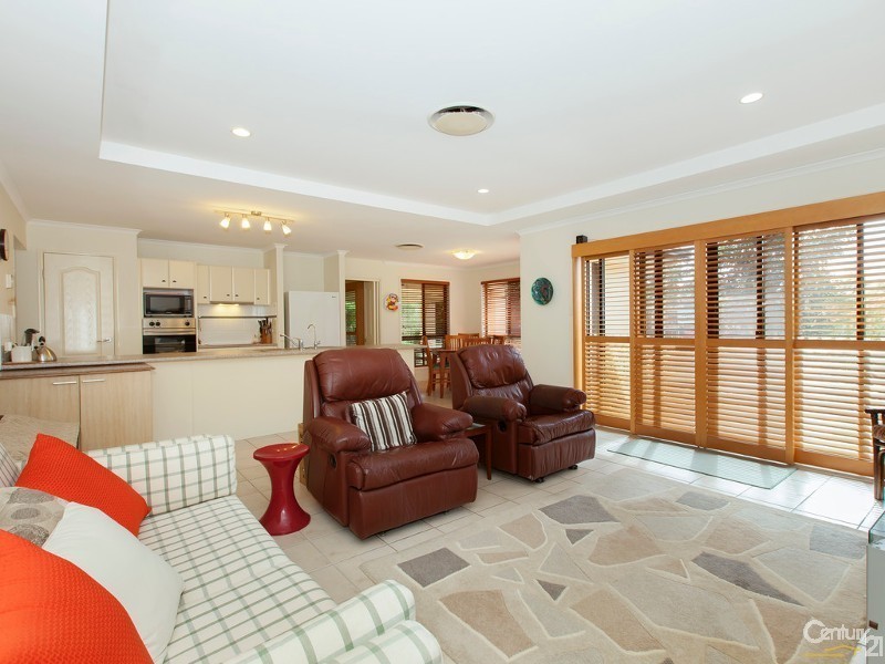 95 Selkirk Crescent, Upper Kedron QLD 4055