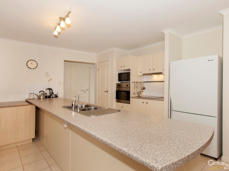 95 Selkirk Crescent, Upper Kedron QLD 4055