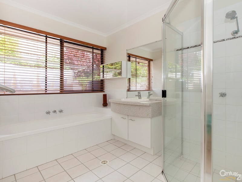 95 Selkirk Crescent, Upper Kedron QLD 4055