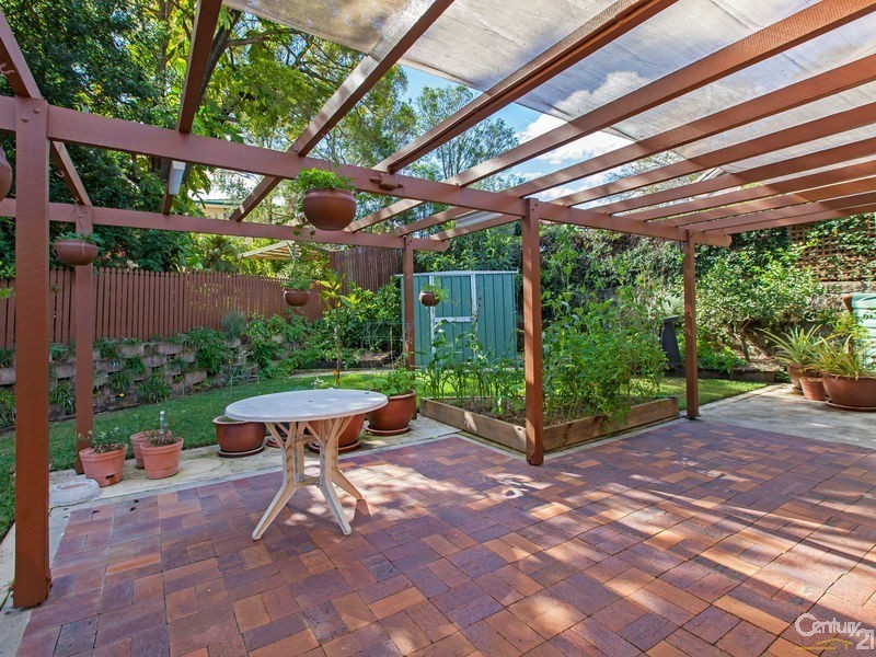 1 Larch Street, Ferny Grove QLD 4055