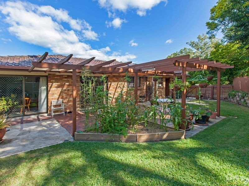 1 Larch Street, Ferny Grove QLD 4055