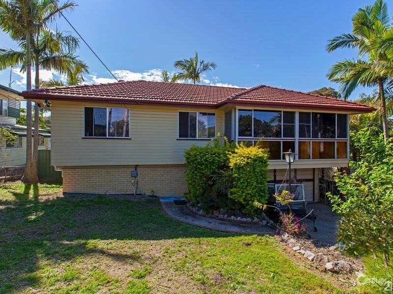 4 Yanderra Avenue, Arana Hills QLD 4054