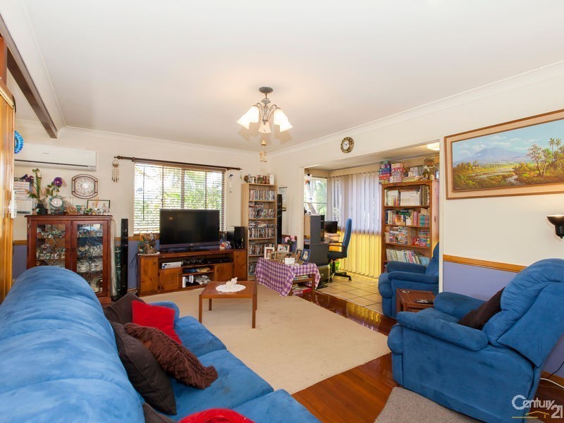 4 Yanderra Avenue, Arana Hills QLD 4054