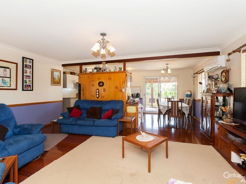 4 Yanderra Avenue, Arana Hills QLD 4054