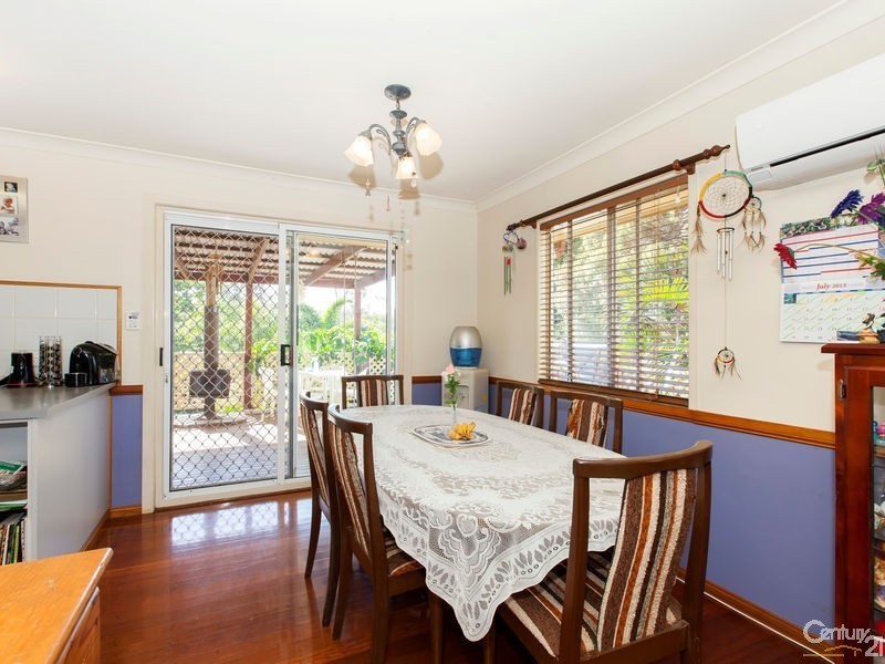 4 Yanderra Avenue, Arana Hills QLD 4054