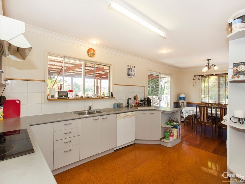 4 Yanderra Avenue, Arana Hills QLD 4054