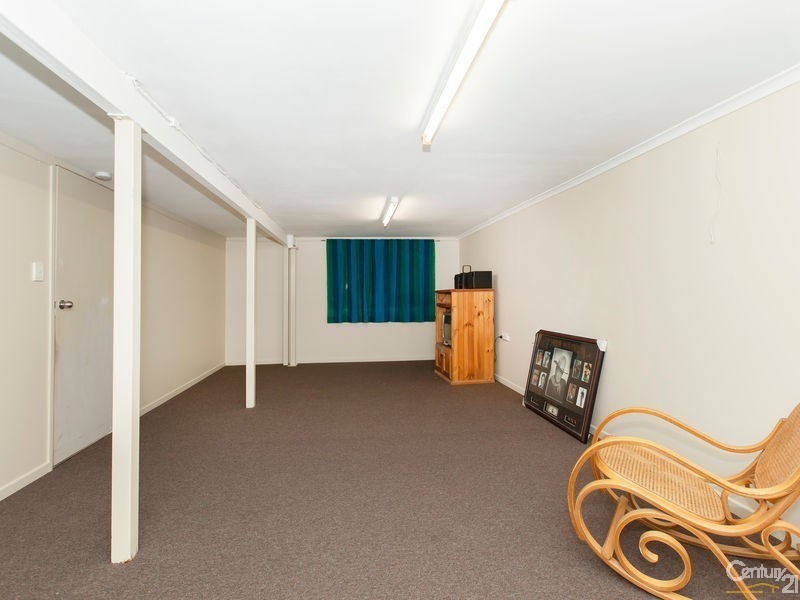 4 Yanderra Avenue, Arana Hills QLD 4054