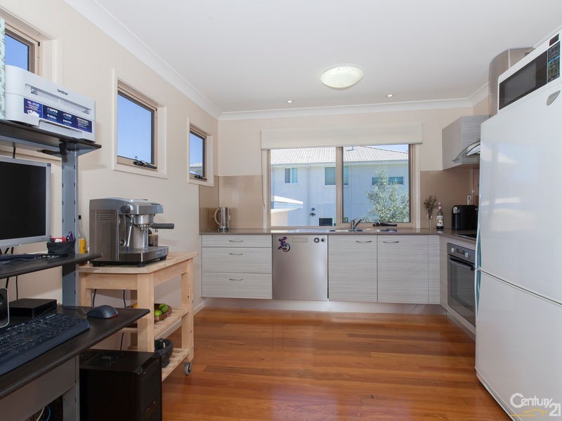 8 Tivoli Place, Ferny Grove QLD 4055