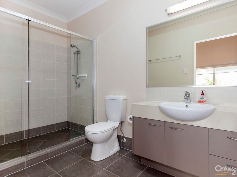 8 Tivoli Place, Ferny Grove QLD 4055