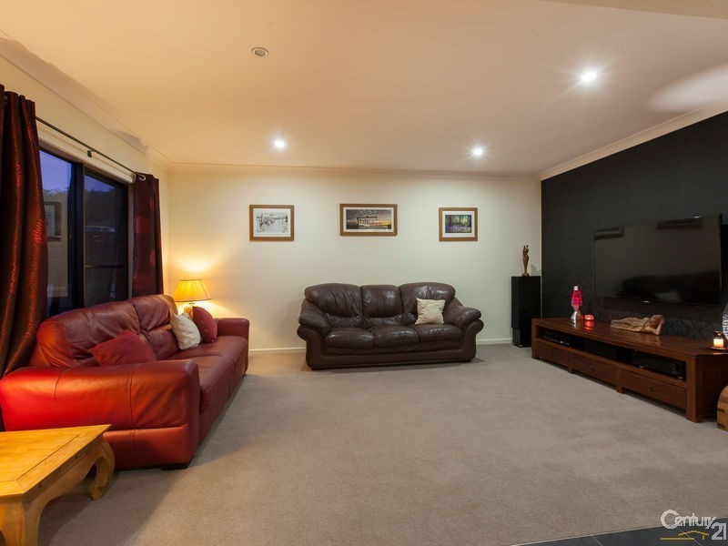 35 Kingfisher Drive, Upper Kedron QLD 4055