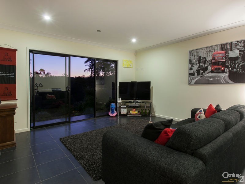 35 Kingfisher Drive, Upper Kedron QLD 4055