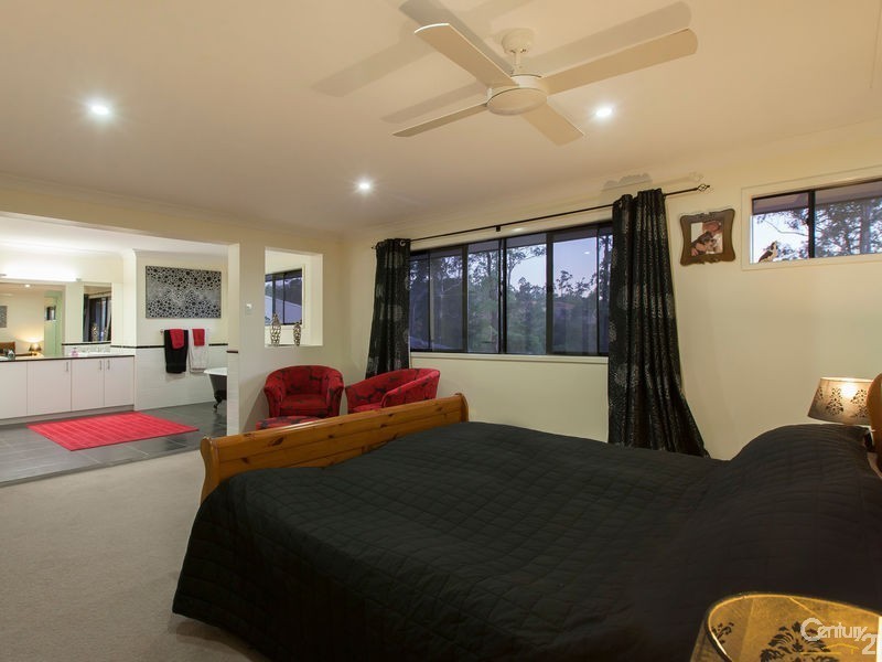 35 Kingfisher Drive, Upper Kedron QLD 4055