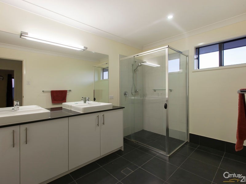 35 Kingfisher Drive, Upper Kedron QLD 4055