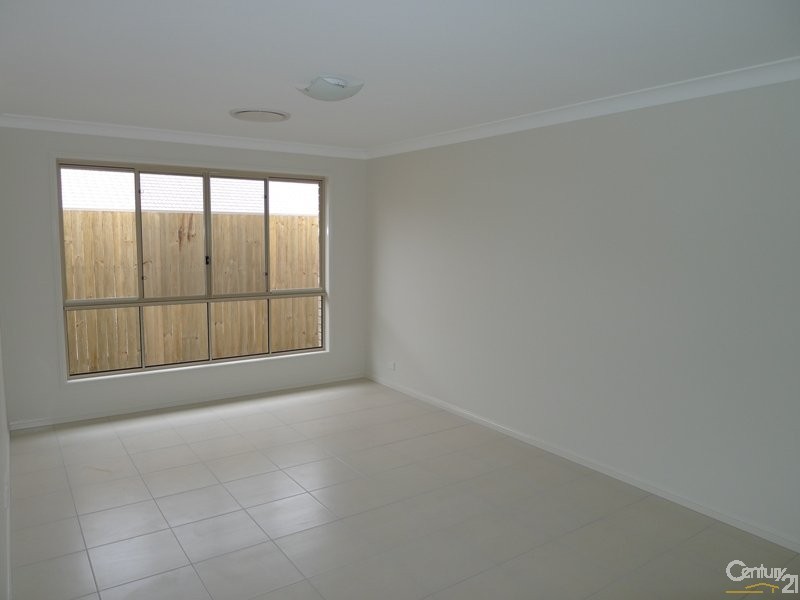 3 Lyrebird Crescent, Upper Kedron QLD 4055