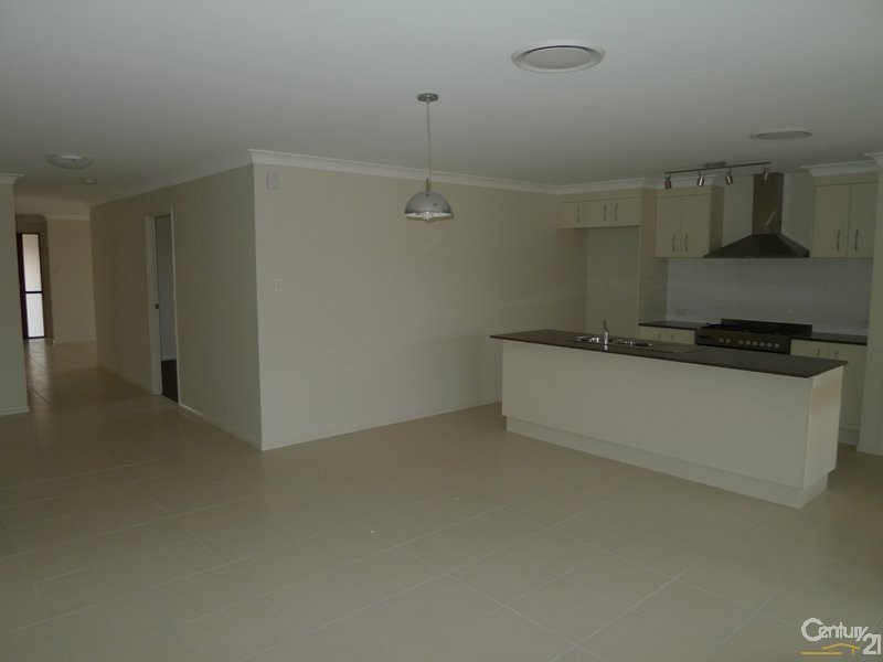 3 Lyrebird Crescent, Upper Kedron QLD 4055