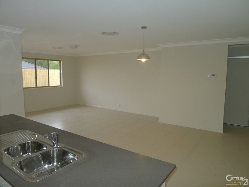 3 Lyrebird Crescent, Upper Kedron QLD 4055