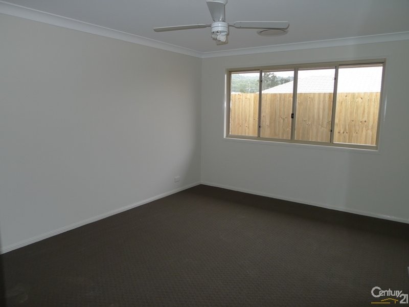 3 Lyrebird Crescent, Upper Kedron QLD 4055