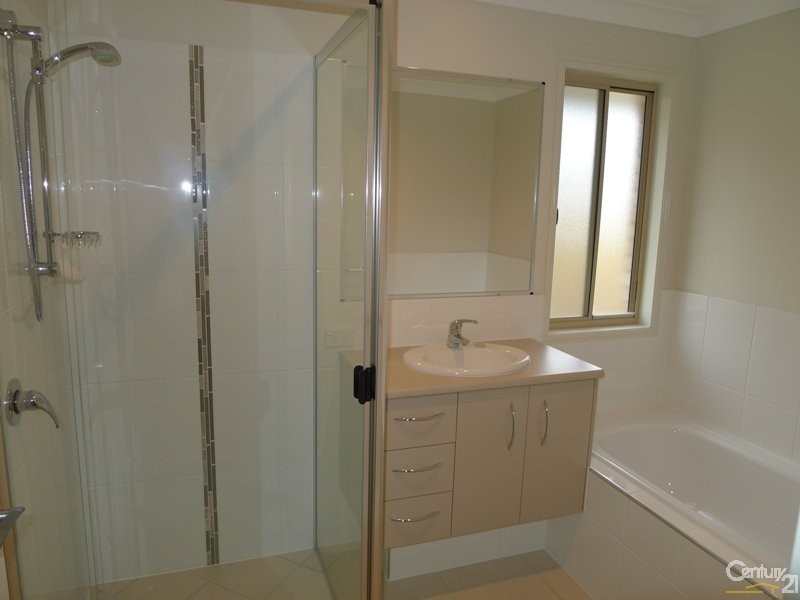 3 Lyrebird Crescent, Upper Kedron QLD 4055