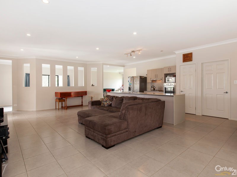 10 Kathdan Close, Upper Kedron QLD 4055