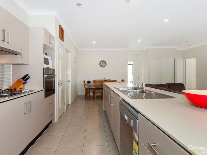 10 Kathdan Close, Upper Kedron QLD 4055