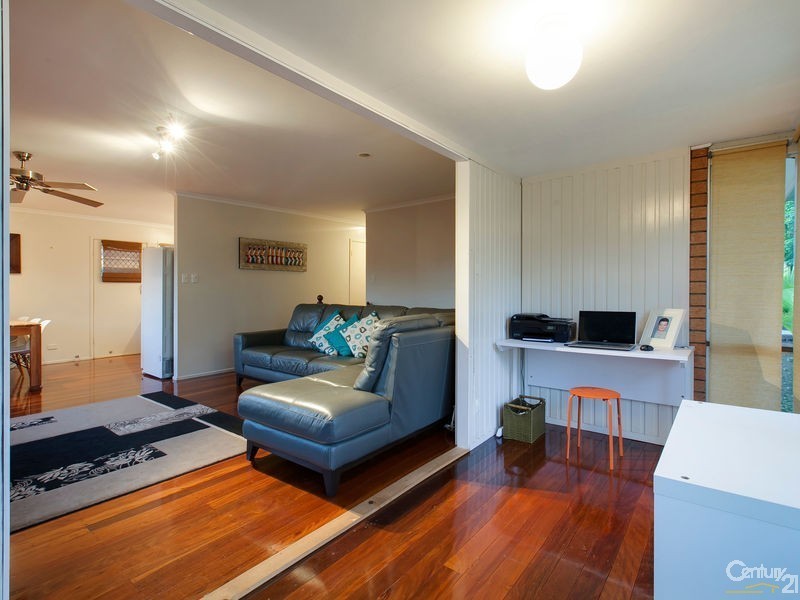 20 Rinavore Street, Ferny Hills QLD 4055