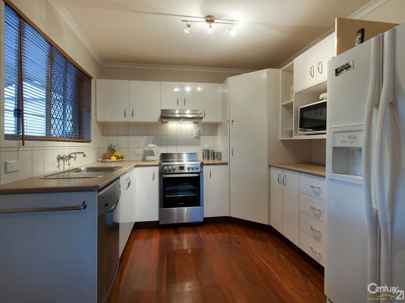 20 Rinavore Street, Ferny Hills QLD 4055