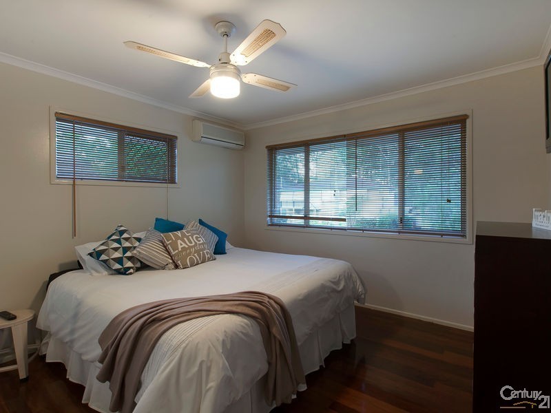 20 Rinavore Street, Ferny Hills QLD 4055