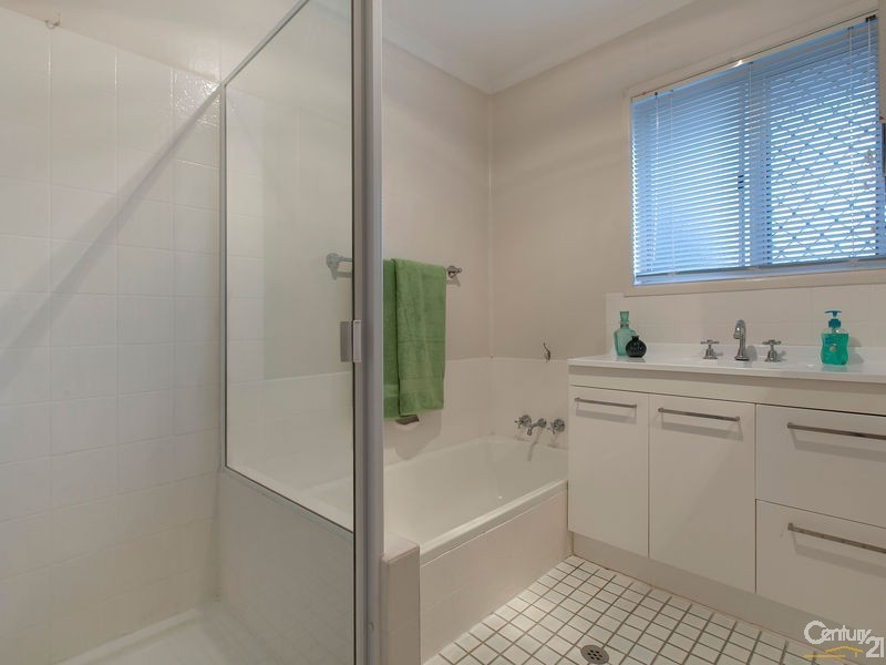 20 Rinavore Street, Ferny Hills QLD 4055