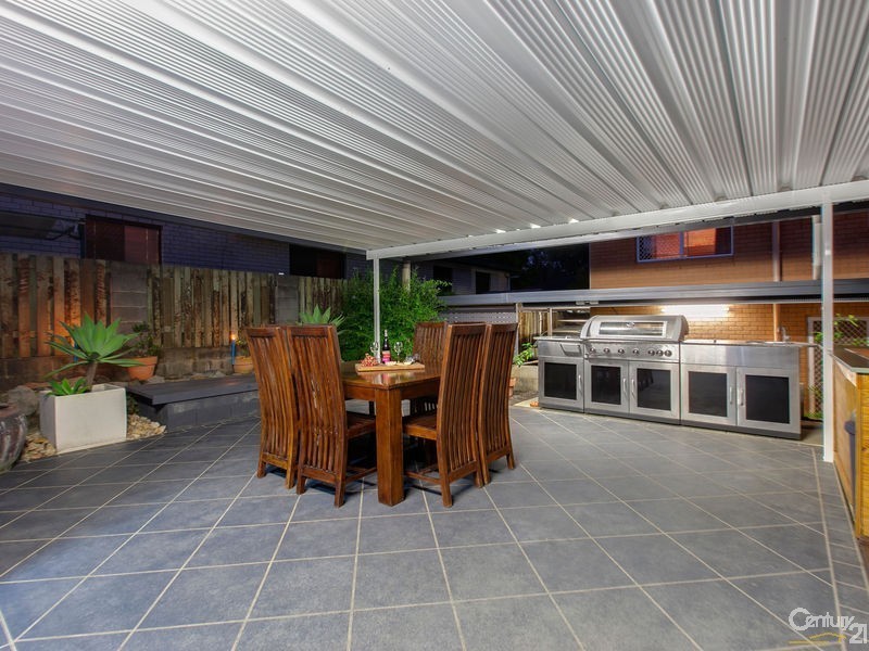 20 Rinavore Street, Ferny Hills QLD 4055