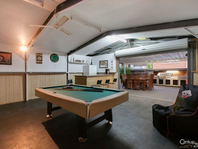 20 Rinavore Street, Ferny Hills QLD 4055