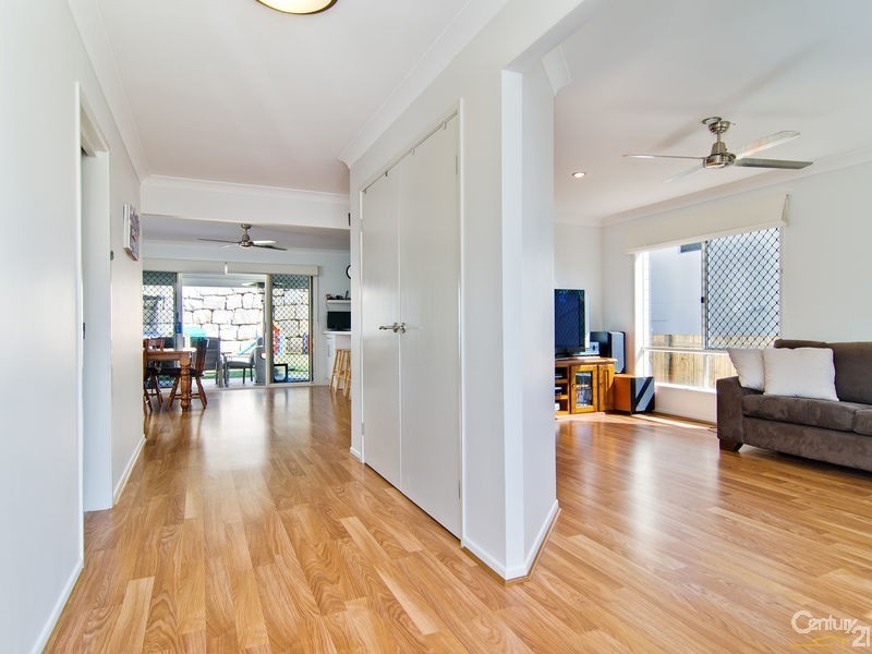 15 Oaklands Place, Upper Kedron QLD 4055