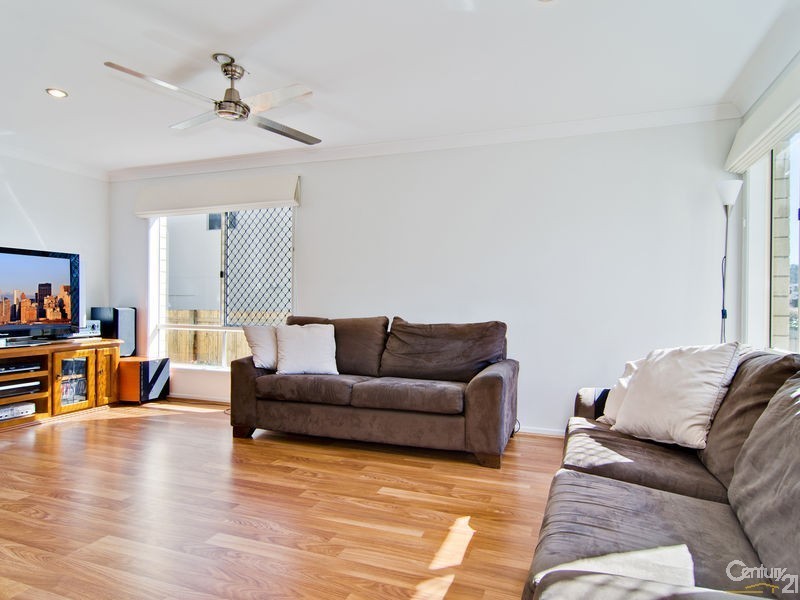 15 Oaklands Place, Upper Kedron QLD 4055