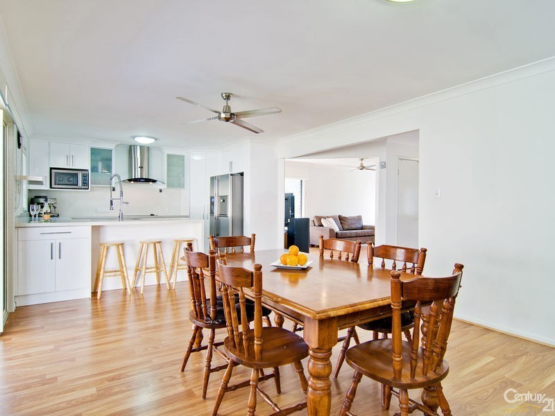 15 Oaklands Place, Upper Kedron QLD 4055