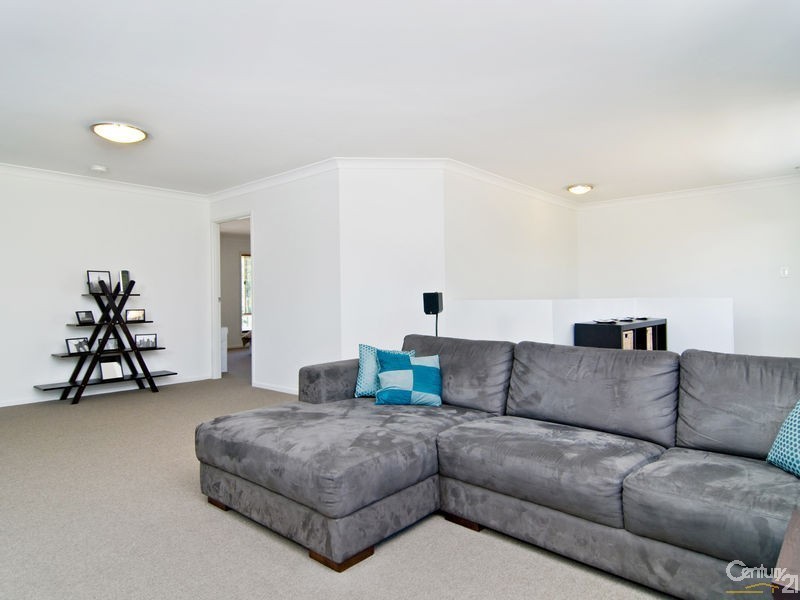 15 Oaklands Place, Upper Kedron QLD 4055