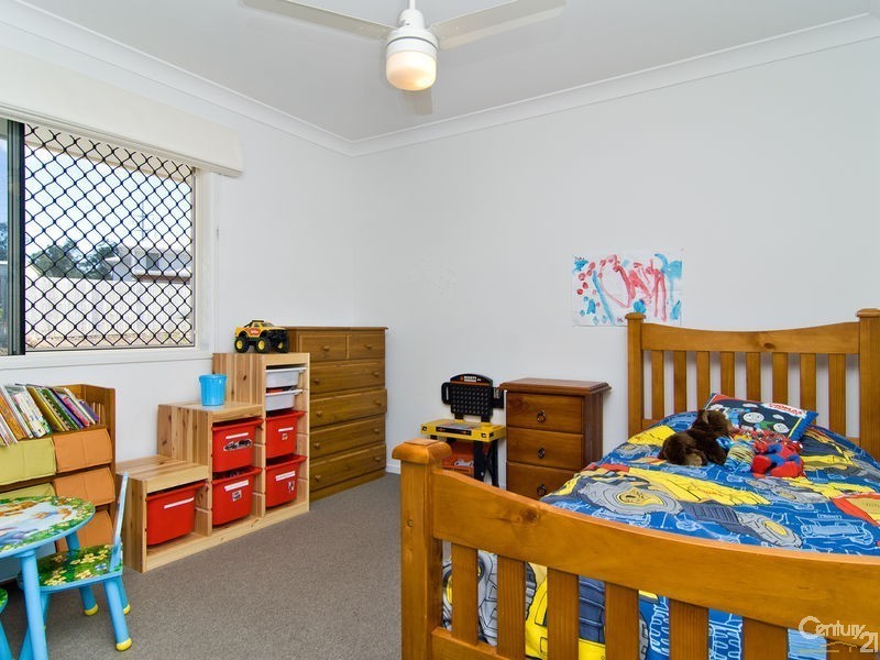 15 Oaklands Place, Upper Kedron QLD 4055