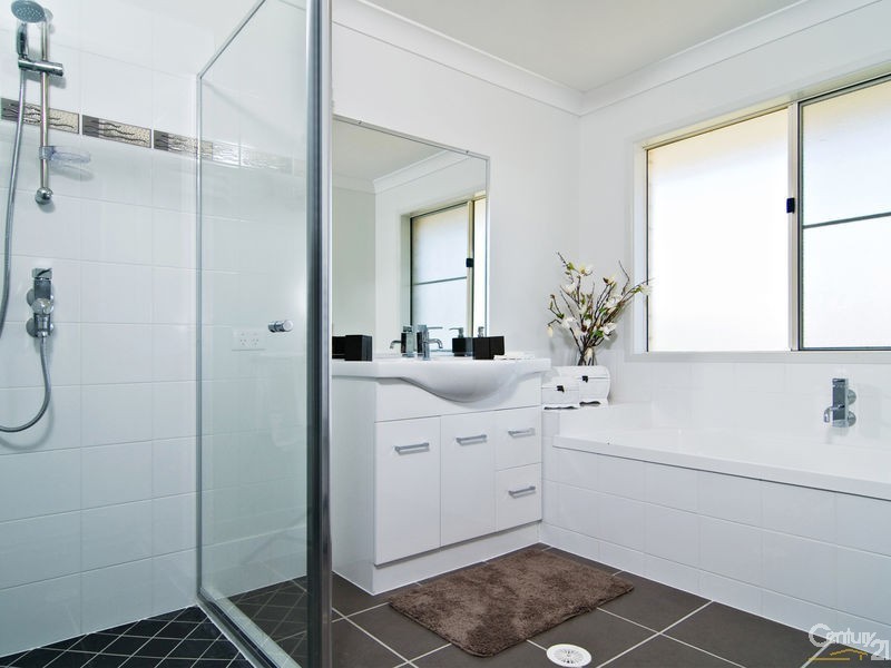 15 Oaklands Place, Upper Kedron QLD 4055