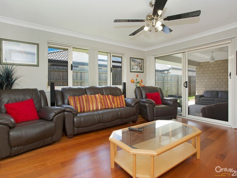 18 Lyrebird Crescent, Upper Kedron QLD 4055