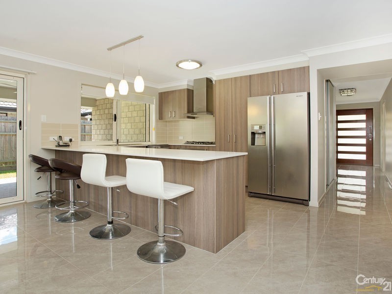 18 Lyrebird Crescent, Upper Kedron QLD 4055