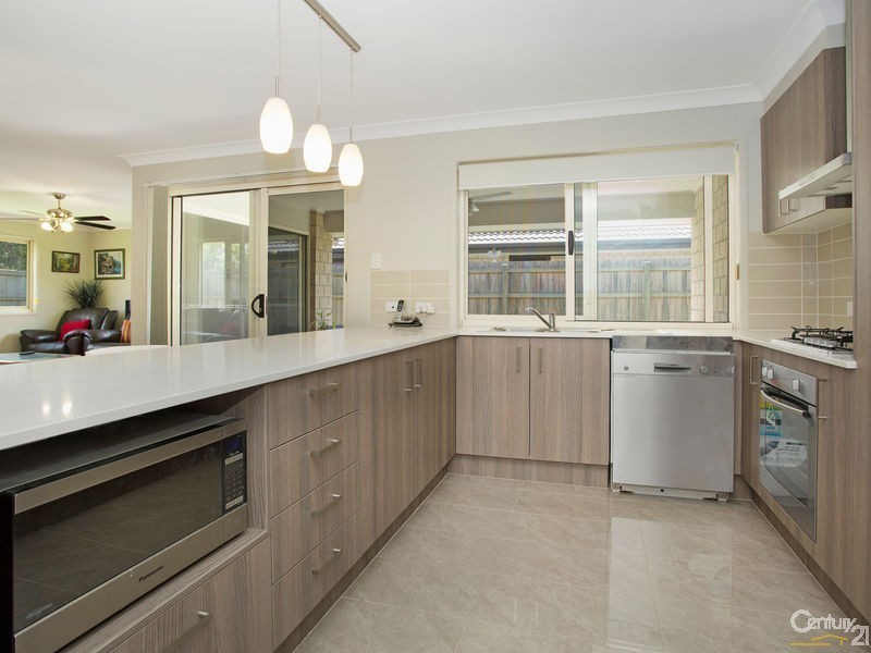 18 Lyrebird Crescent, Upper Kedron QLD 4055