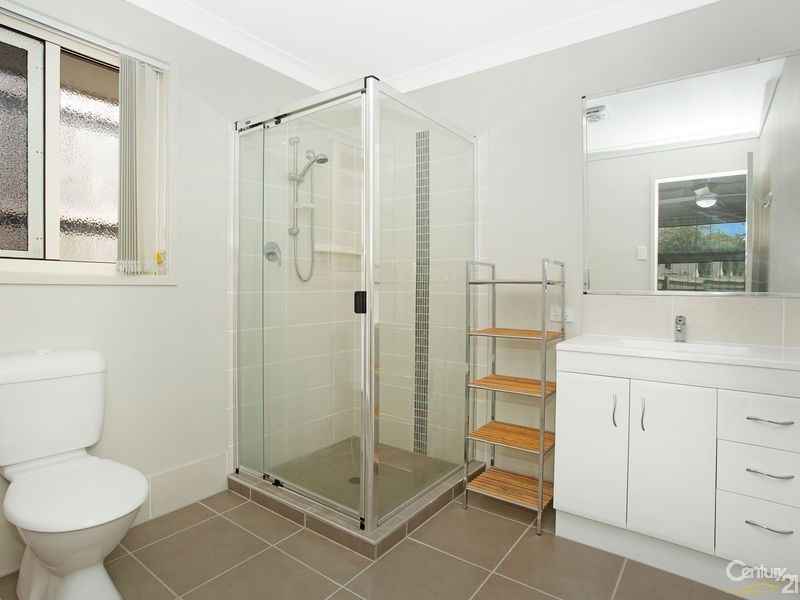 18 Lyrebird Crescent, Upper Kedron QLD 4055