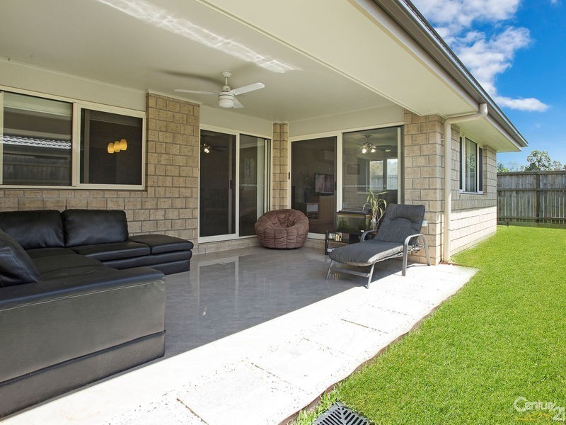 18 Lyrebird Crescent, Upper Kedron QLD 4055