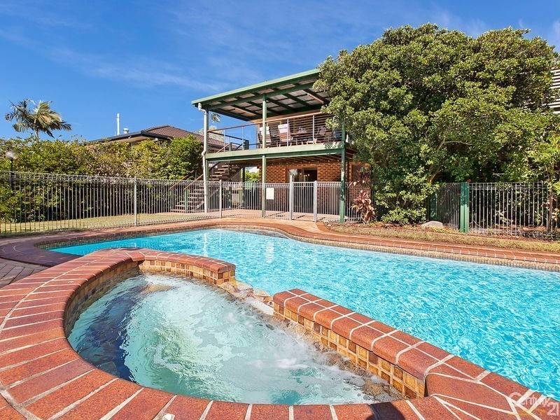 4 Leckmy Street, Ferny Grove QLD 4055