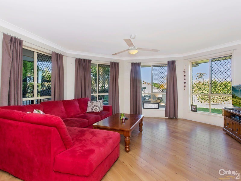 15 Brolgaglen Close, Ferny Grove QLD 4055