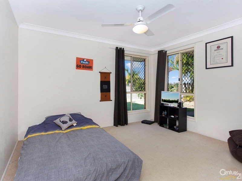 15 Brolgaglen Close, Ferny Grove QLD 4055