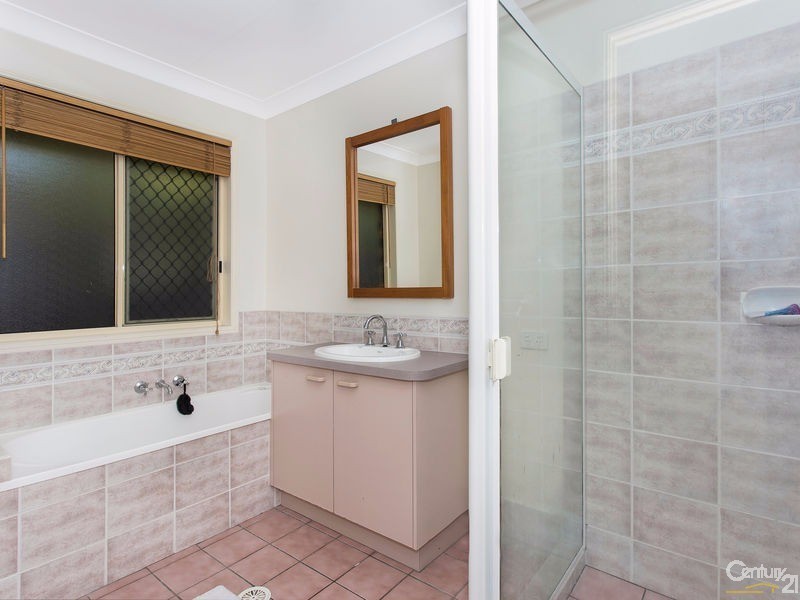 15 Brolgaglen Close, Ferny Grove QLD 4055