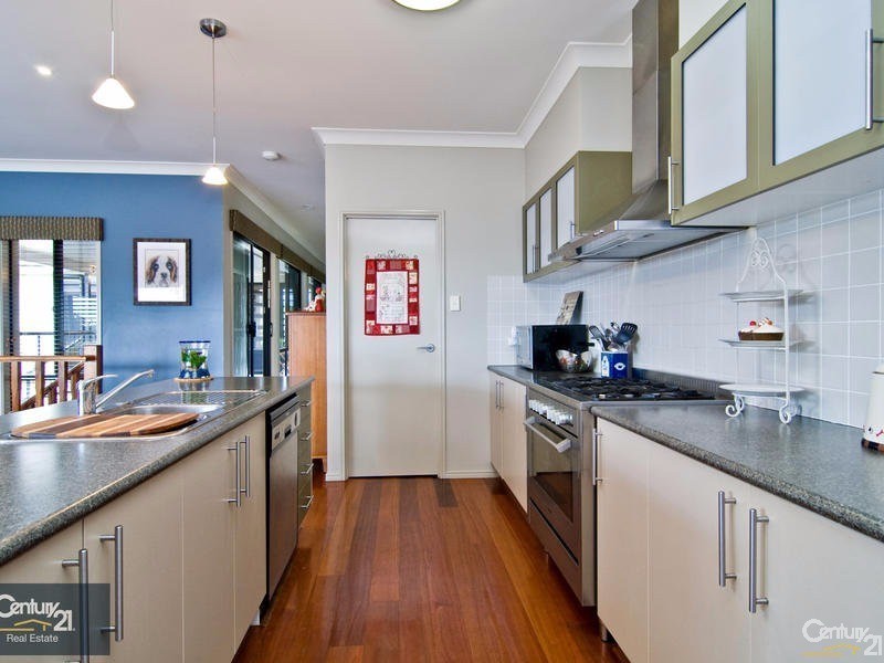 13 Pickering Place, Upper Kedron QLD 4055