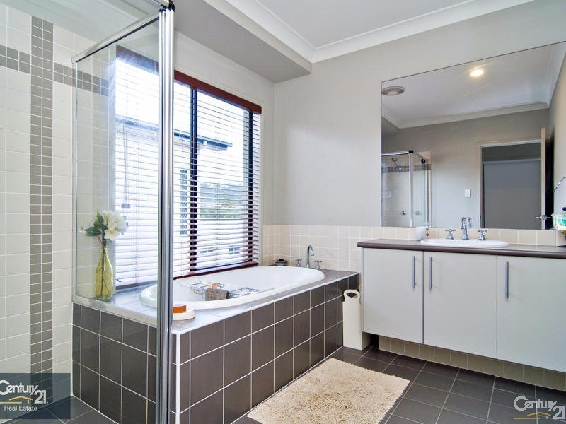 13 Pickering Place, Upper Kedron QLD 4055