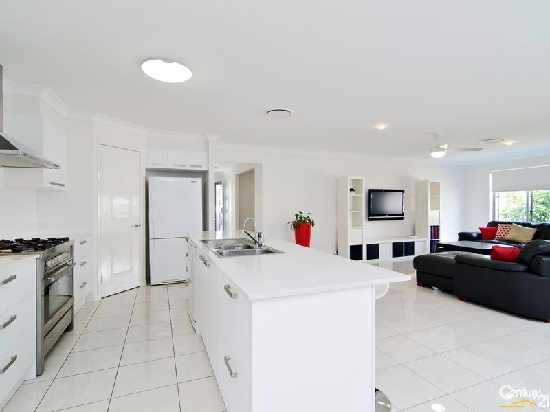 7 Oaklands Place, Upper Kedron QLD 4055