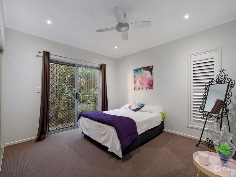 15 Pickering Place, Upper Kedron QLD 4055