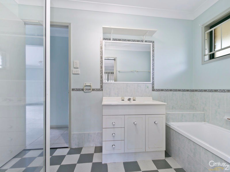 8 Emuglen Place, Ferny Grove QLD 4055
